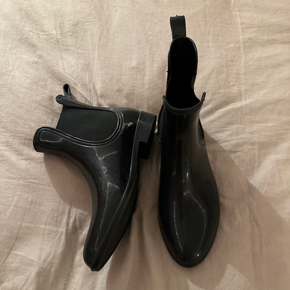 Women’s Black Rainboots